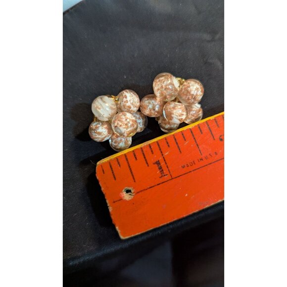 Vintage Cluster Bead Clip-On Earrings White/Gold Glitter Swirl Retro Statement J - Picture 8 of 8